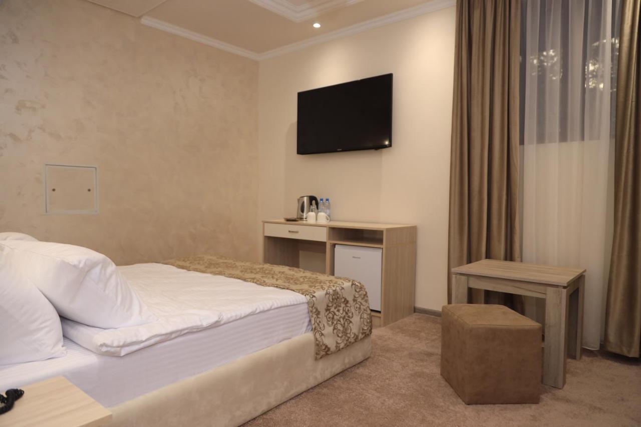 Delin Hotel And Tours Yerevan Exterior photo